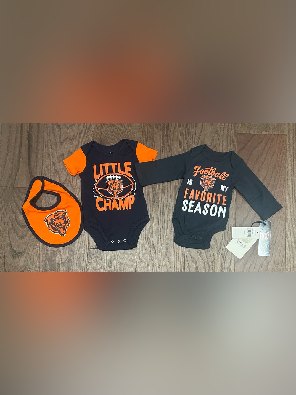 NEW NFL Chicago Bears Size 0-3 month Baby Bodysuits and Bib